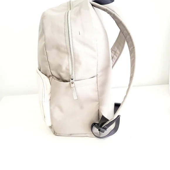 lululemon athletica Cream and Light Gray Everyday Backpack - Picture 4 of 7